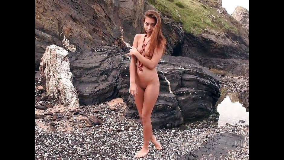 Sexy teenage Sabrisse posing naked